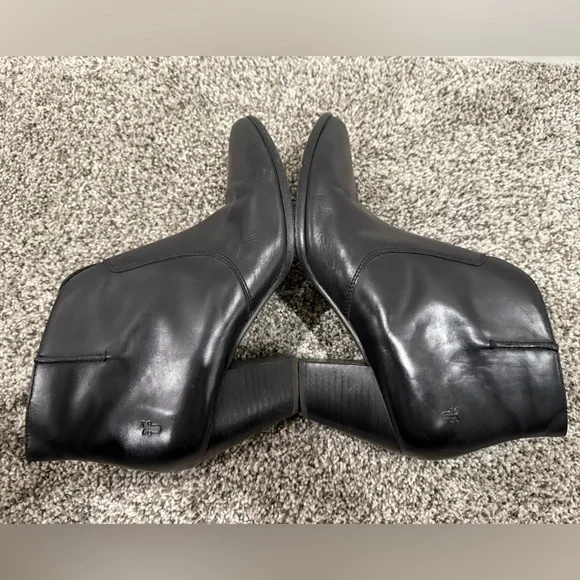 Frye Jennifer Black Leather Ankle Booties, size 9.5 - Picture 8 of 16